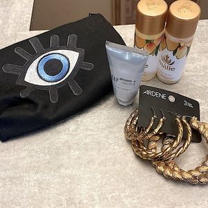 Loot/gift cosmetic bag of goodies